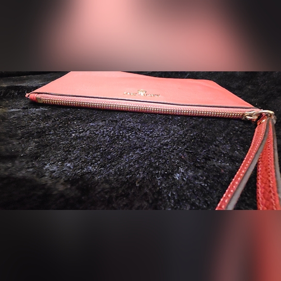 Michael Kors' large wristlet "rust like color" - Picture 5 of 8